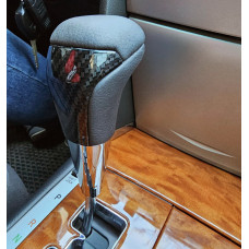 Ручка КПП (Черная Кожа -2025 Карбон) для Toyota Land Cruiser 200 2007-2021 гг