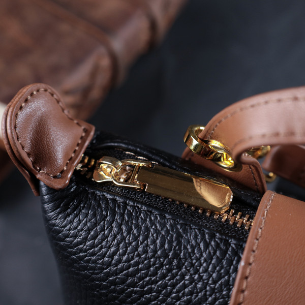 Стильная женская сумка с интересным клапаном из натуральной кожи Vintage 22252 Черная