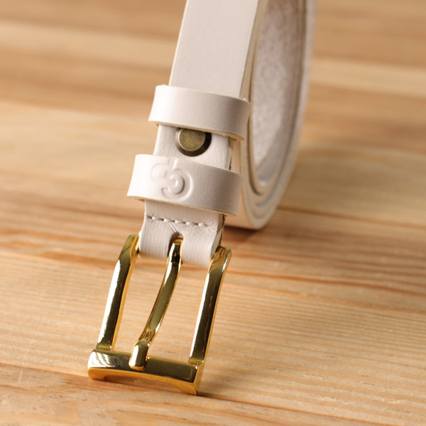 Красивый тонкий кожаный ремень для женщин GRANDE PELLE 22949 Молочный